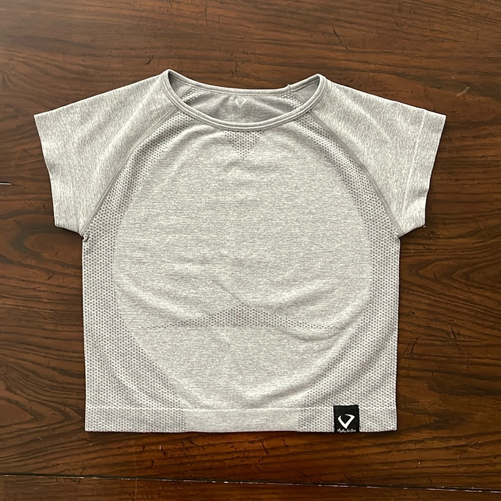Violate the Dress Code short sleeve crop size M!